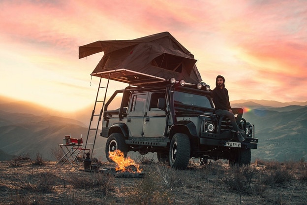 Rooftop tent on a Jeep Gladiator